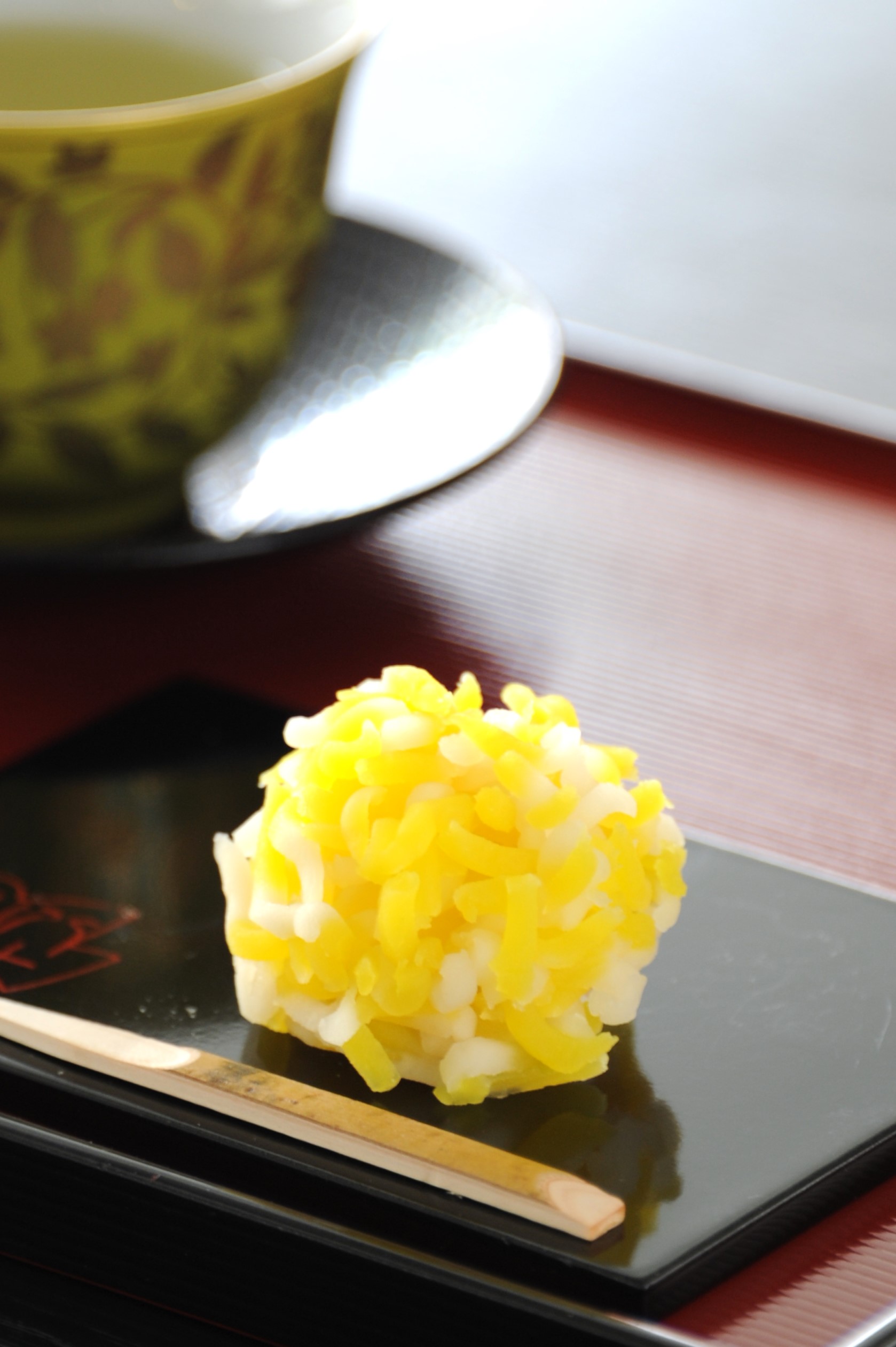 5月・黄菖蒲（お煎茶添え）