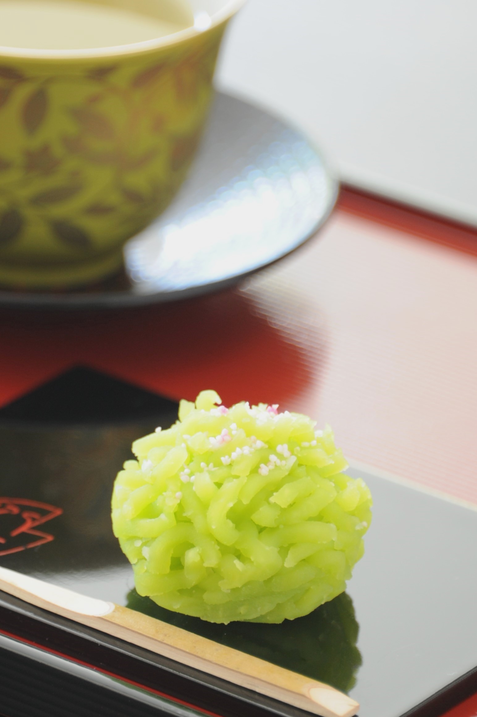 9月・萩（お煎茶添え）